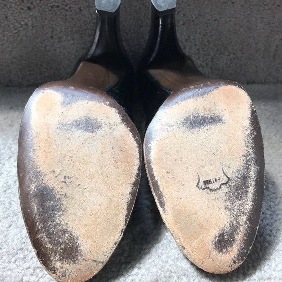 Stuart Weizman Black Patent Pumps - Picture 3 of 4